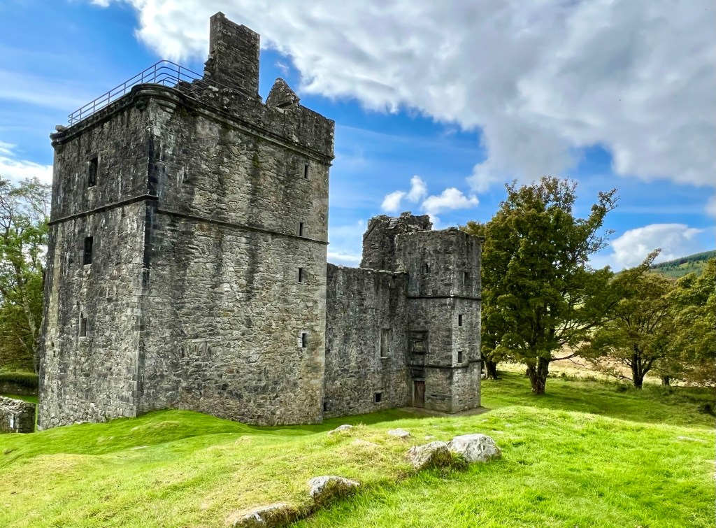 Exploring Carnasserie Castle