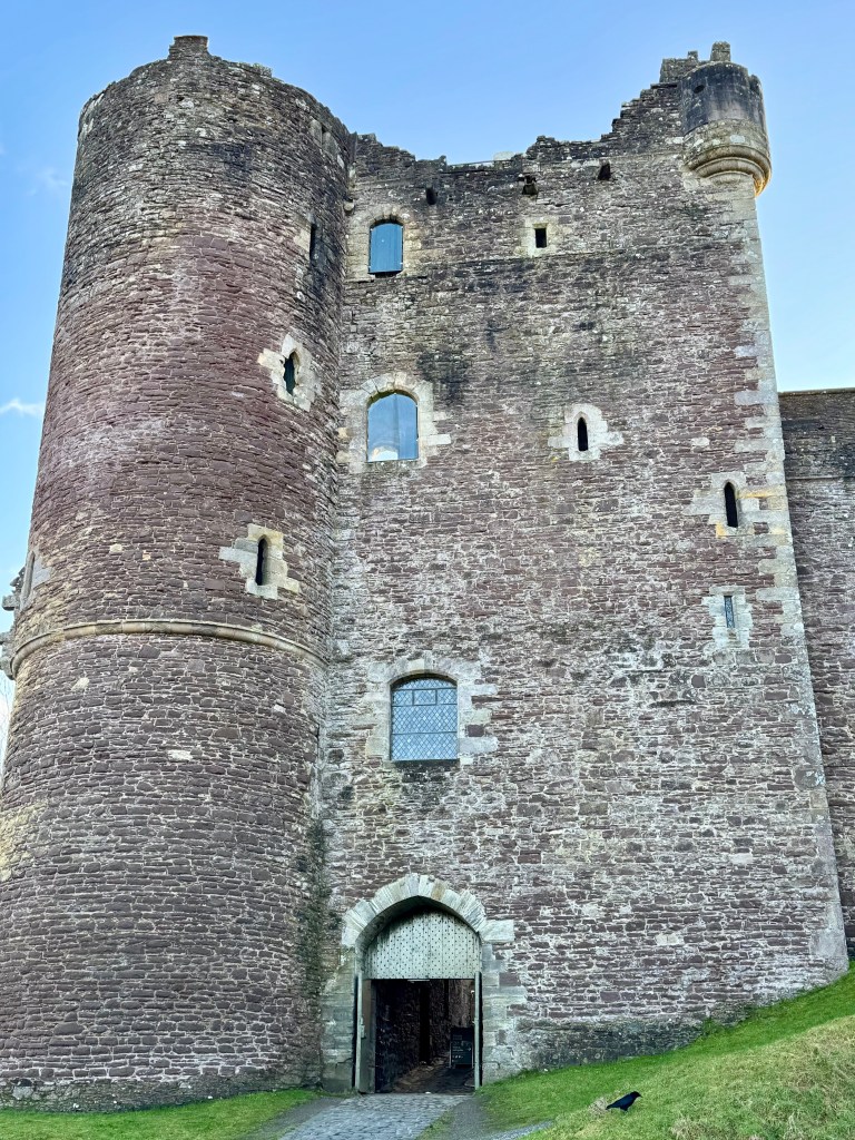 Close up of the gatehouse tower, with the entrance in the centre