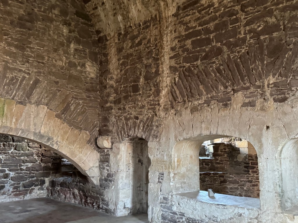view showing a glimpse from the kitchen into the server area.