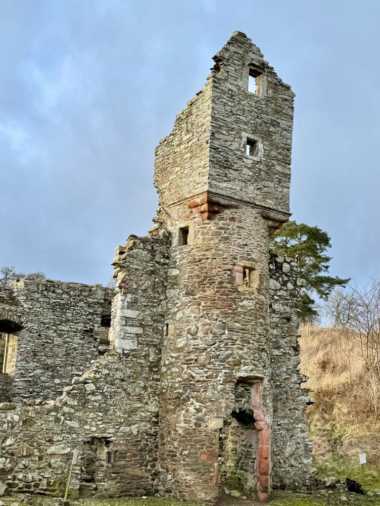 Close up of the turret, showing round wall with rectangular cap on top. 