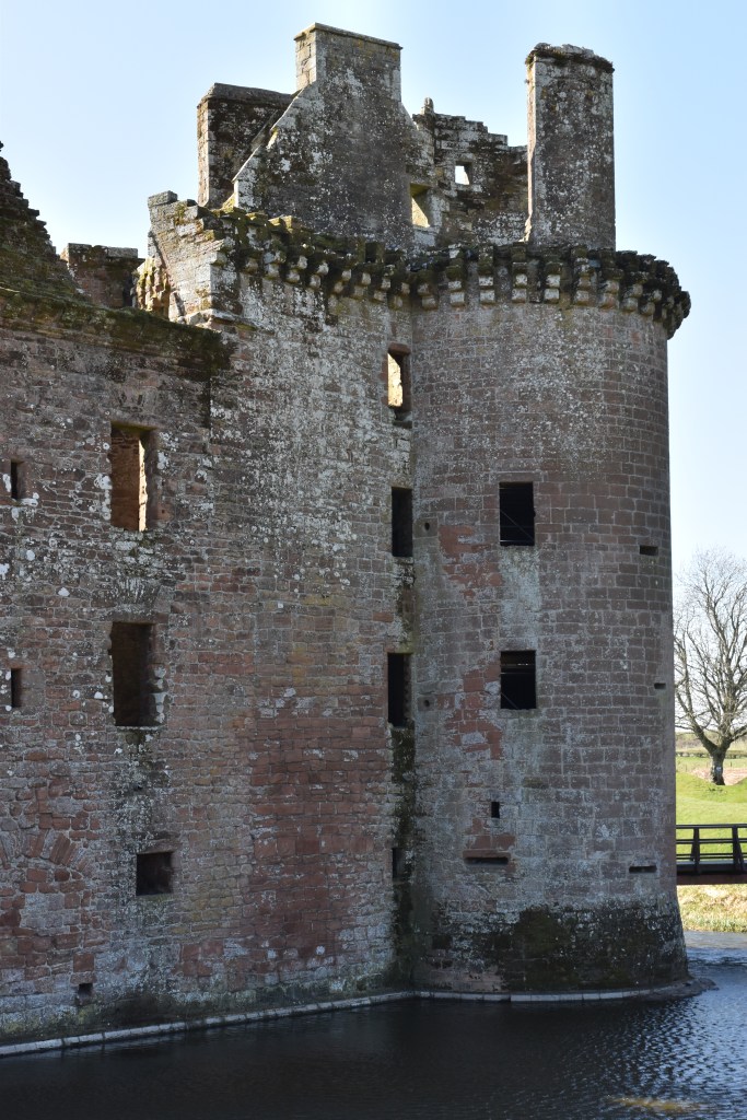 View of the eastern side where it joins the gatehouse. A number of windows are visible.