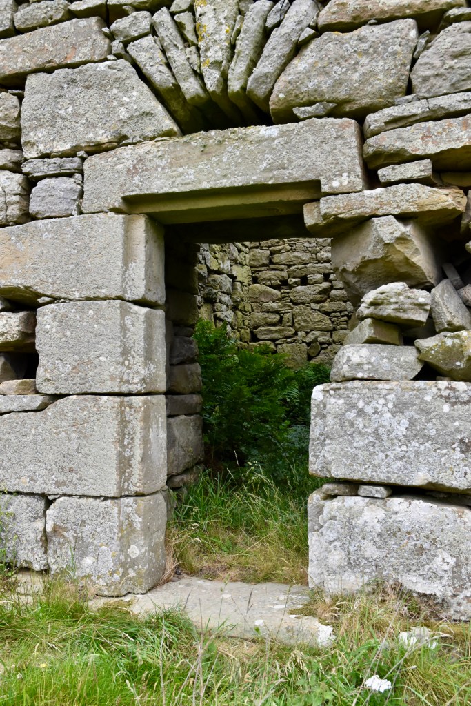 Close up of the ground floor entrance which shows the unstable looking array of stones holding up the lintel stone.
